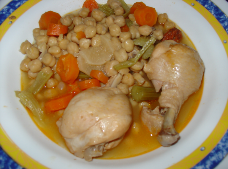 Cocido de verduras con pollo.