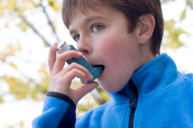 Los niños con diabetes tipo 1 y asma necesitan mayor dosis de insulina